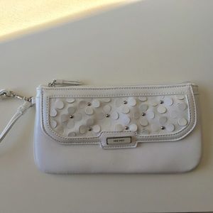 Nine West White flowered wristlet